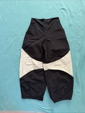 Free People Mvmt Black and White Colorblock Active Bottoms S
